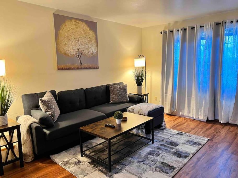Beautiful 2Br Apartment. Black-Out Curtains Peoria Buitenkant foto